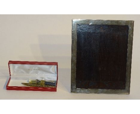 A Chester silver photo frame, with wooden backing, to fit photo 9" x 7", together with a matching Sheaffer pen and pencil set