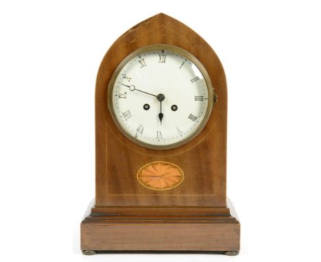 AN EDWARDIAN INLAID MAHOGANY MANTLE CLOCK, WITH ENAMEL DIAL AND FRENCH GONG STRIKING MOVEMENT IN LANCET ARCHED CASE, 34CM H A