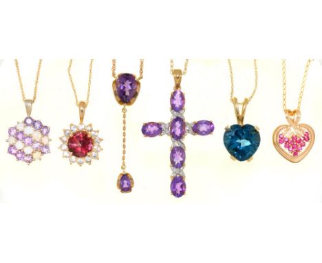 SIX GEM SET PENDANTS ON GOLD CHAINS, COMPRISING AN AMETHYST DROP PENDANT IN 9CT GOLD, AN AMETHYST AND DIAMOND CROSS IN 9CT GO