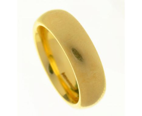 AN 18CT GOLD WEDDING RING, BIRMINGHAM 2000, 16.5G, SIZE R ++LIGHT WEAR CONSISTENT WITH AGE 