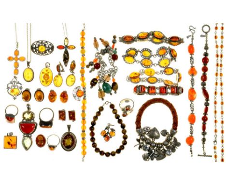 A QUANTITY OF AMBER JEWELLERY IN SILVER, INCLUDING EIGHT PENDANTS, TWO NECKLACES, A BROOCH, FOUR RINGS, FOUR BRACELETS, FOUR 