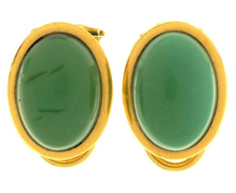 A PAIR OF TURQUOISE CABOCHON EARRINGS IN GOLD MARKED 750, CLIP BACK, 8.5G++NATURAL COLOUR VARIEGATION IN THE TURQUOISE, LIGHT