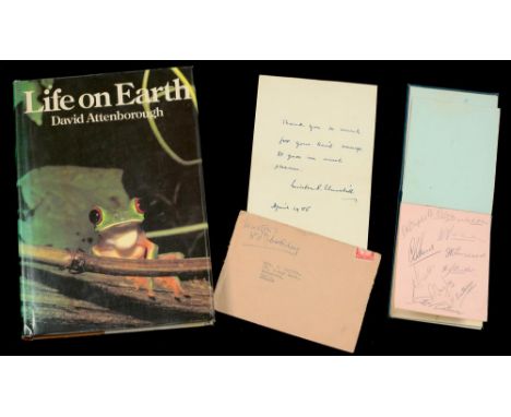SPORTING AUTOGRAPHS. CRICKET AND SOCCER, AN ALBUM, C1930, THE SIGNATURES INCLUDING W. VOCE, H. LARWOOD, G. GUNN, D. LILLEY, H