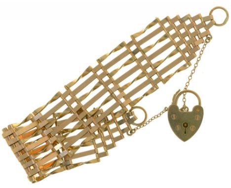 A 9CT GOLD GATE BRACELET, 17.5G++LIGHT WEAR CONSISTENT WITH AGE 