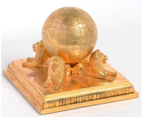 BRITISH EMPIRE EXHIBITION, WEMBLEY 1924. A COMMEMORATIVE GOLD PLATED GLOBE SHAPED TRINKET BOX ON FOUR LION SUPPORTS AND STEPP