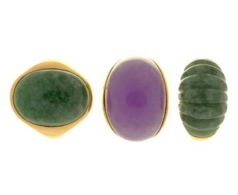 THREE JADE RINGS IN 9CT GOLD, 25G, SIZE O - R++LIGHT WEAR CONSISTENT WITH AGE 