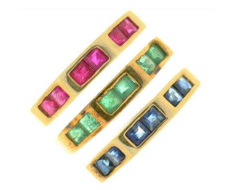 A HARLEQUIN GROUP OF THREE RINGS WITH EMERALDS, RUBIES AND SAPPHIRES, IN 9CT GOLD, SIZE L½, 6.5G++LIGHT WEAR CONSISTENT WITH 
