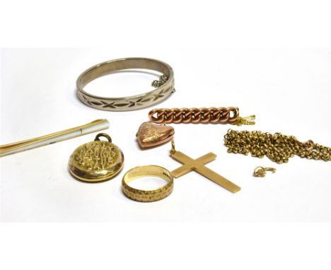 A MIXED LOT OF 9CT GOLD JEWELLERY  comprising a patterned wedding band, size S, a cross pendant, a bar brooch, a belcher link