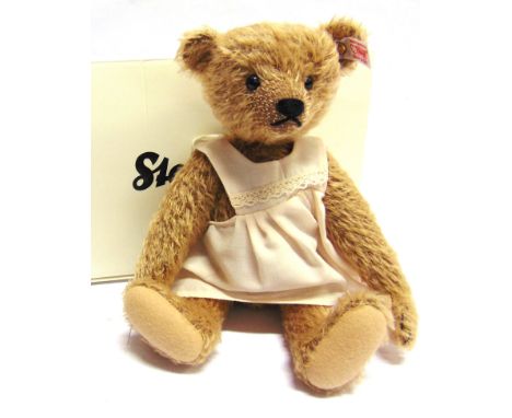 A STEIFF COLLECTOR'S TEDDY BEAR 'CLAIRE'  (EAN 036712), sand, limited edition 843/1500, with certificate of authenticity, 30c