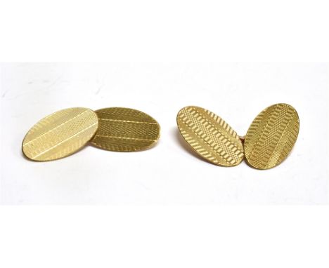 A PAIR OF 9CT GOLD OVAL CHAIN LINKED CUFFLINKS  with engine turned finish, hallmarked for 1958, weighing approx. 4.0 grams Co