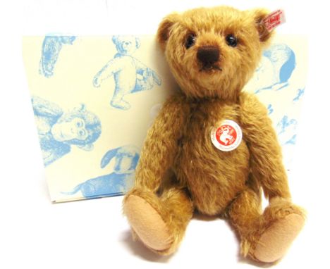 A STEIFF COLLECTOR'S TEDDY BEAR 'MARMADUKE'  (EAN 663871), beige, with growler, limited edition 366/1500, with certificate of