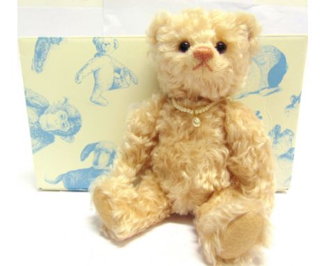 A STEIFF COLLECTOR'S TEDDY BEAR 'PEARL'  ivory, limited edition 555/1500, with certificate of authenticity, 26cm high, boxed.