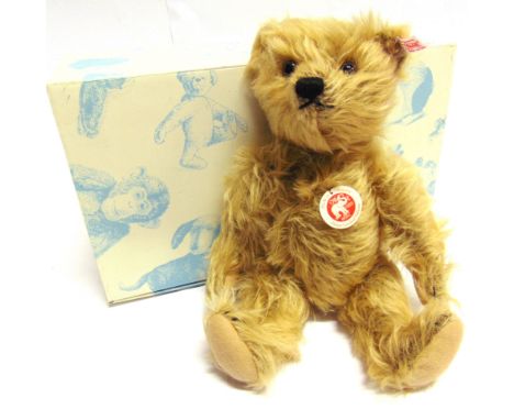 A STEIFF COLLECTOR'S TEDDY BEAR 'JAMES'  (EAN 036675), brass, with growler, limited edition 849/1500, with certificate of aut