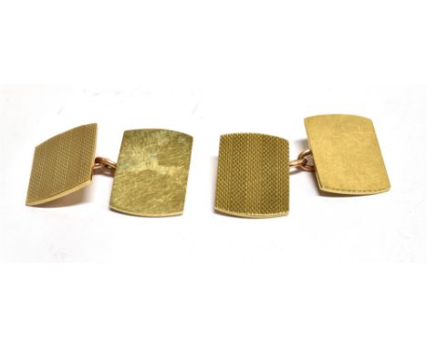 A PAIR OF 9CT GOLD CHAIN LINKED CUFFLINKS  of rounded rectangular shape with engine turned pattern, hallmarked for Chester 19
