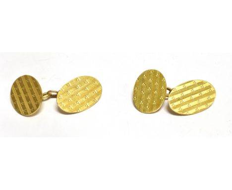 A PAIR OF 18CT GOLD OVAL CHAIN LINKED CUFFLINKS with engine turned pattern, hallmarks for 1919, weighing approx. 7.1 grams Co