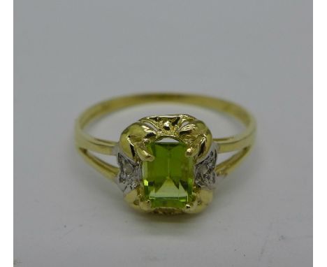 A 9ct gold, peridot and diamond ring, 1.1g, O