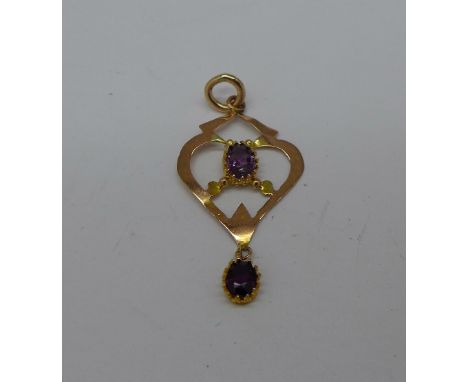 A 9ct gold and amethyst pendant, 0.9g