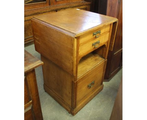 Shoolbred oak Commode