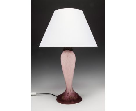 VERRERIES SCHNEIDER Art Deco lamp base, France, first half of the 20th century.Mottled paste glass in degradé.Signed.Measurem