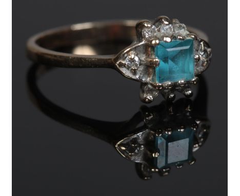 A 9ct Gold and blue topaz ring. Size P. Total weight: 2.28g.  