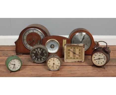 A collection of mantle clocks and clock movements, for repair. To include dome top Smiths mantle clock and Ingersoll Radiolit