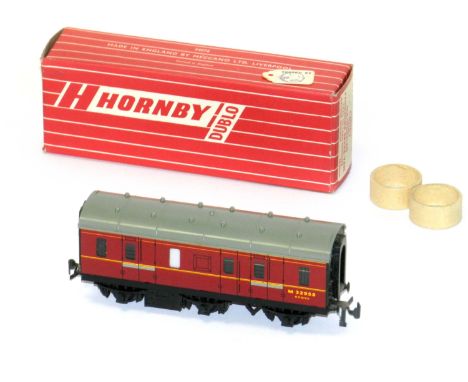 Hornby Dublo BR “Stove”6-wheel Passenger Brake Van, complete with both packing tubes, and “tested by” label. Item no. 4076, 2
