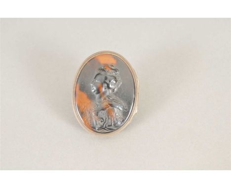A Queen Anne / George I white metal mounted tortoiseshell snuff box, of oval form, the cover with a moulded plaque profile po