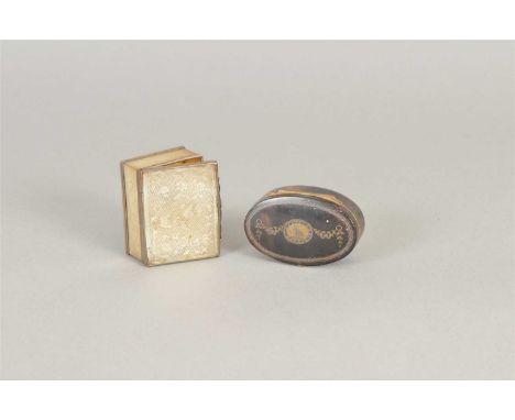 An early 19th century French tortoiseshell snuff box, oval form, the hinged cover inlaid with mixed metals, a central cartouc