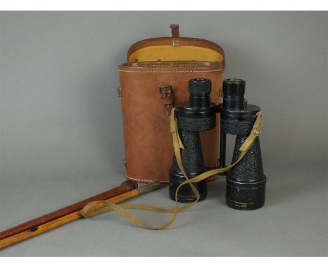 A group of militaria to include WW2 British Army 1944 Binoculars - Bino Prism No5 MK VA type with good condition optics, hous