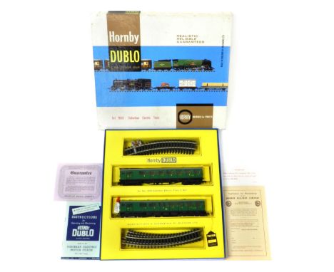 Hornby Dublo 2050 Suburban Electric Train Set: British Railways Southern Region green EMU consisting of a two-rail power car 