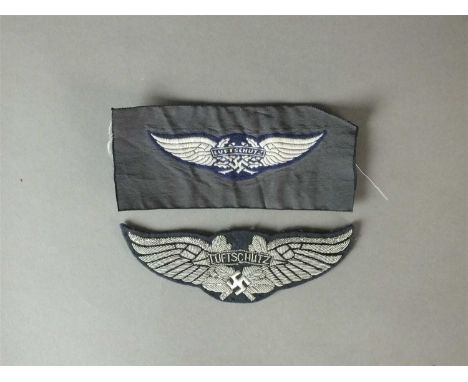 German Third Reich RLB Reichsluftschutzbund cloth insignia (National Air Raid Protection League) comprising a machine embroid