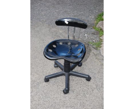 A Tractor seat swivel chair. N.B. VAT at 20% will be added to the hammer price of this lot.