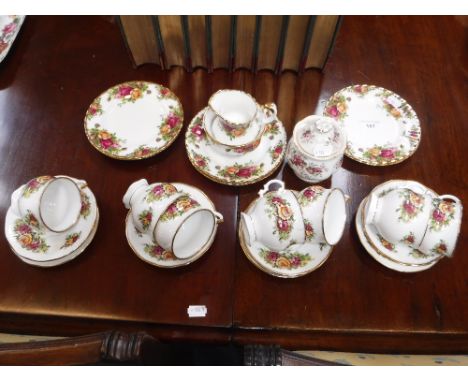 A SMALL QUANTITY OF ROYAL ALBERT  TEAWARE of 'Old Country Roses' design and a collection of similar 'Elizabethan' Staffordshi