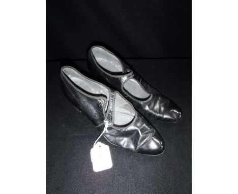 A 1920S PAIR OF LADIES' DAY SHOES with cross-over button fastening, marked to the inside, 'The Queen Shoe'