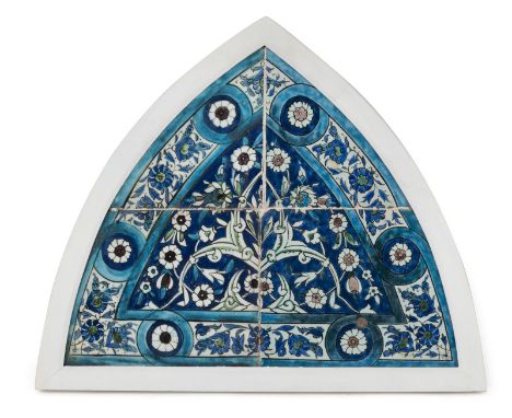 Vier Keramik-Kacheln eins GiebelpaneelsSyrien oder Dyarbarkir, wohl 18. Jh.58 x 48 cm, R.Unterglasur dekorierte Kacheln in Sc
