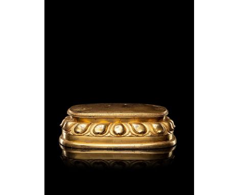 Feiner feuervergoldeter Lotussockel aus BronzeChina, Kangxi-PeriodeB. 14,8 cmAus einer Süddeutschen Privatsammlung, vor 2007 