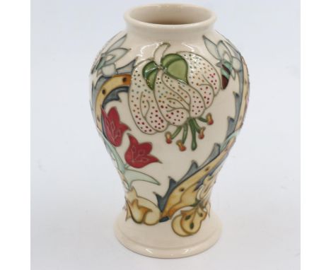 Moorcroft vase in the Golden Lily pattern, 1993, H: 16 cm, no chips or cracks. UK P&amp;P Group 2 (£20+VAT for the first lot 