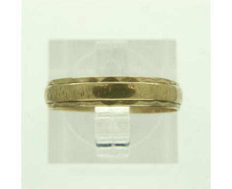 9ct gold band ring, size N, 1.6g. UK P&amp;P Group 0 (£6+VAT for the first lot and £1+VAT for subsequent lots) 