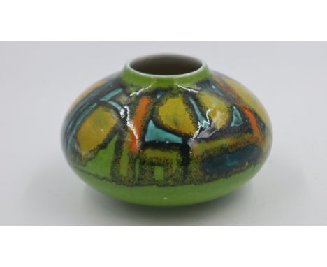 Poole squat vase no. 32, D: 20 cm, no chips or cracks. UK P&amp;P Group 2 (£20+VAT for the first lot and £4+VAT for subsequen