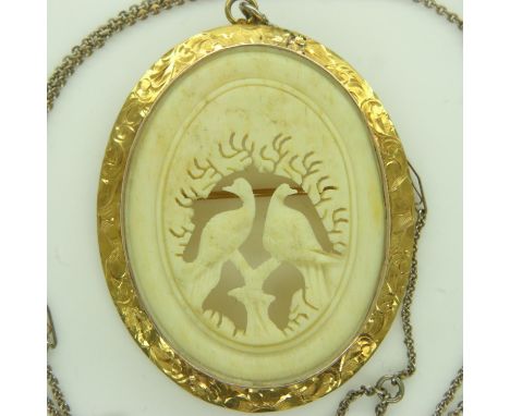 14ct gold and carved bone pendant, featuring two love birds, H: 55mm, Total 7.6g. UK P&amp;P Group 0 (£6+VAT for the first lo