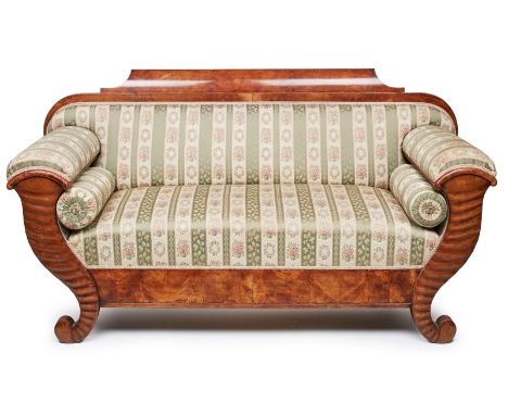 Biedermeier-Sofa süddt. um 1825-30.Gestell massiv Esche u. Esche furniert, dunkel gebeizt. Rechteck. Rückenlehne m. abgerunde