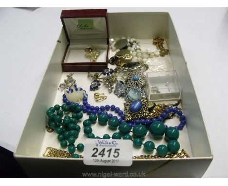 A quantity of vintage jewellery including silver brooch, etc