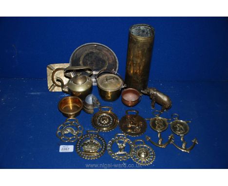 A quantity of brass including horse brasses, elephant, small teapot, cartridge case/poker holder, etc. 