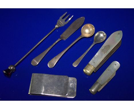 Mixed Lot Of Silver To Include 2 Fully Hallmarked Silver And Mother Of Pearl Pocket Knives, 2 Salt/Mustard Spoons, A Caviar K