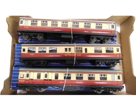[OO GAUGE]. THREE HORNBY DUBLO B.R. (M.R.) COACHES  comprising a D20, Composite Restaurant Car, plastic wheels; D12, First-Th