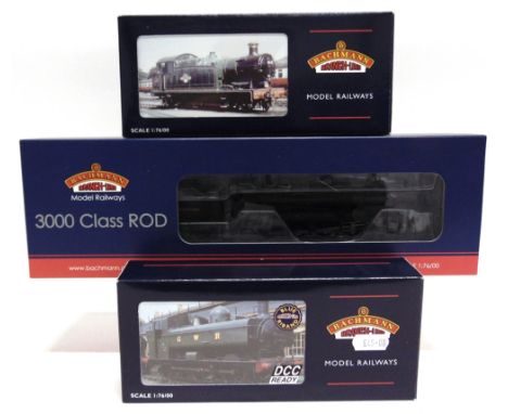 [OO GAUGE]. THREE G.W.R. LOCOMOTIVES  comprising a Bachmann No.31129, G.W.R. Class 3000 R.O.D. 2-8-0 tender locomotive, 3031,