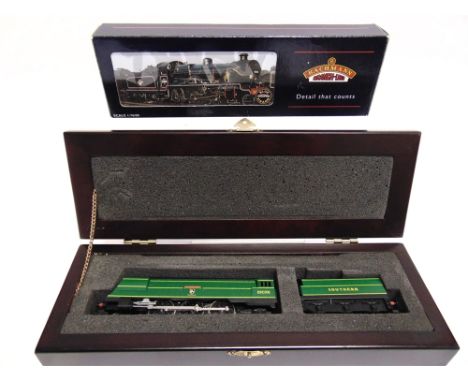 [OO GAUGE]. TWO S.R. LOCOMOTIVES  comprising a Hornby No.R368, S.R. West Country Class 4-6-2 tender locomotive 'Exeter', 21C1
