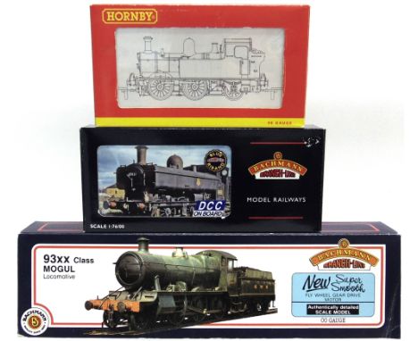[OO GAUGE]. THREE G.W.R. LOCOMOTIVES  comprising a Bachmann No.31801, G.W.R. Class 93xx 2-6-0 mogul tender locomotive, 9319, 