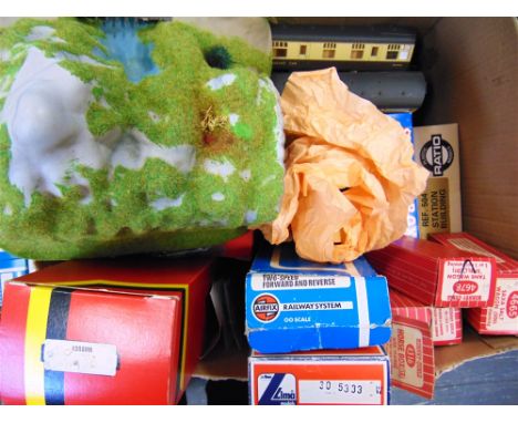 [OO GAUGE]. A MISCELLANEOUS COLLECTION  comprising three Lima B.R. (W.R.) coaches, brown and cream livery, unboxed; two Lima 