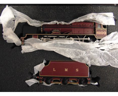 [OO GAUGE]. A BACHMANN NO.31275, L.M.S. ROYAL SCOT CLASS 4-6-0 TENDER LOCOMOTIVE 'ROYAL SCOT', 6100  lined maroon livery, (4t